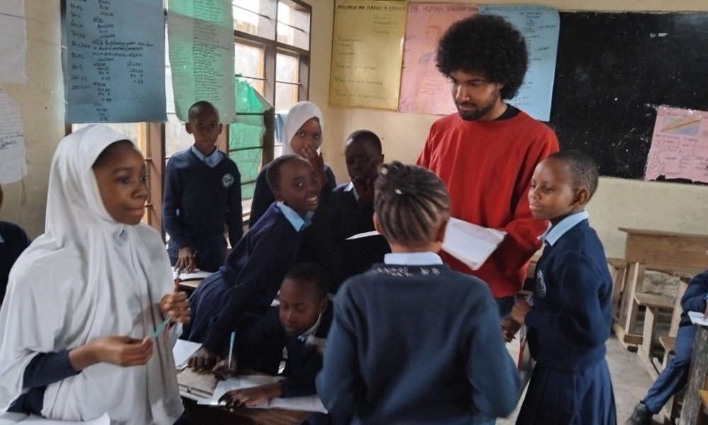 School volunteer program in East Africa